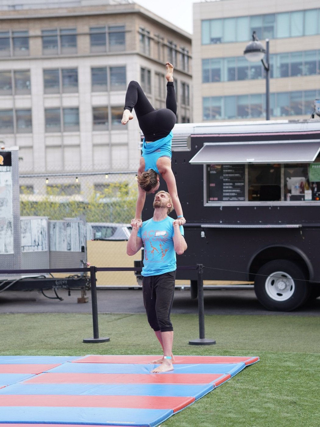 Jeremy basing Maria in Hand to Hand at AcroDayCamp 2022